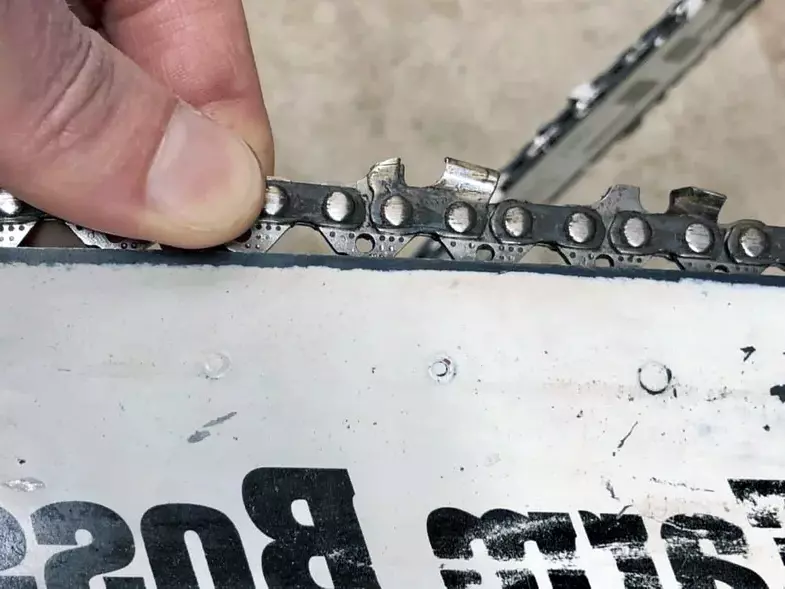 How to tighten a chainsaw chain